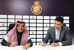 CR7 Signe en Arabie Saudit